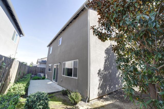 6026 E Fedora Avenue, Fresno, CA 93727