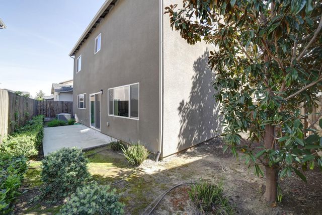 6026 E Fedora Avenue, Fresno, CA 93727