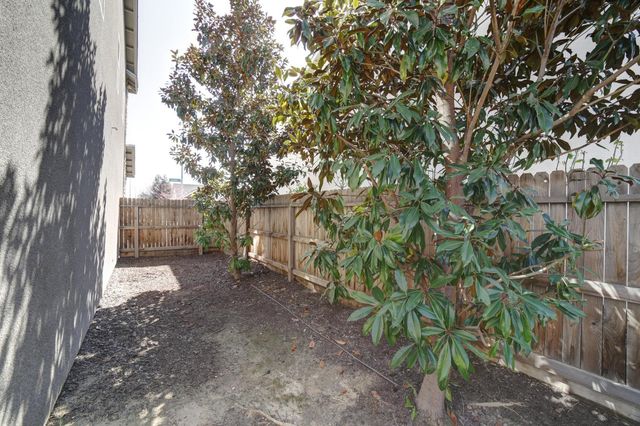 6026 E Fedora Avenue, Fresno, CA 93727