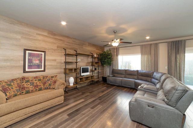 6026 E Fedora Avenue, Fresno, CA 93727