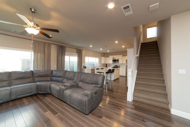 6026 E Fedora Avenue, Fresno, CA 93727