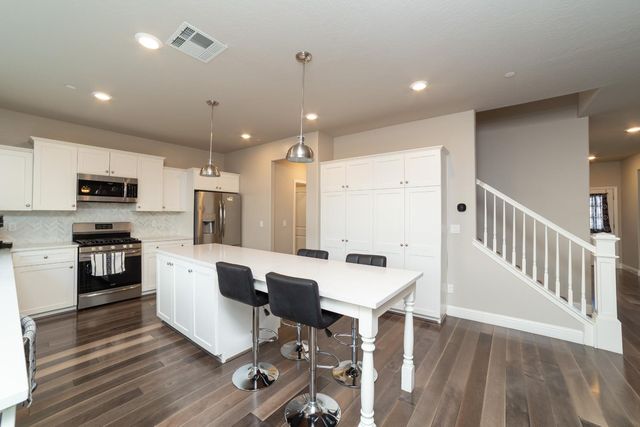 6026 E Fedora Avenue, Fresno, CA 93727