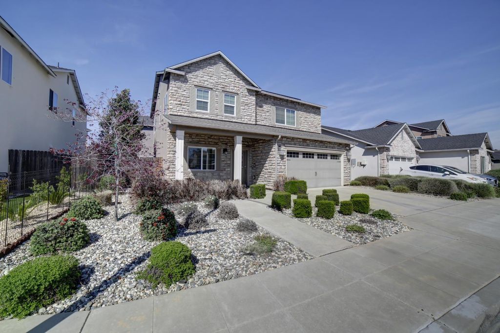 6026 E Fedora Avenue, Fresno, CA 93727