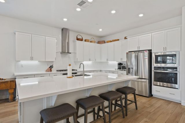 4721 Trumpet Lily Way, Roseville, CA 95747