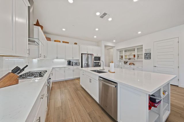 4721 Trumpet Lily Way, Roseville, CA 95747