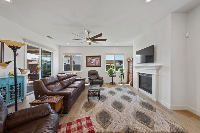 4721 Trumpet Lily Way, Roseville, CA 95747