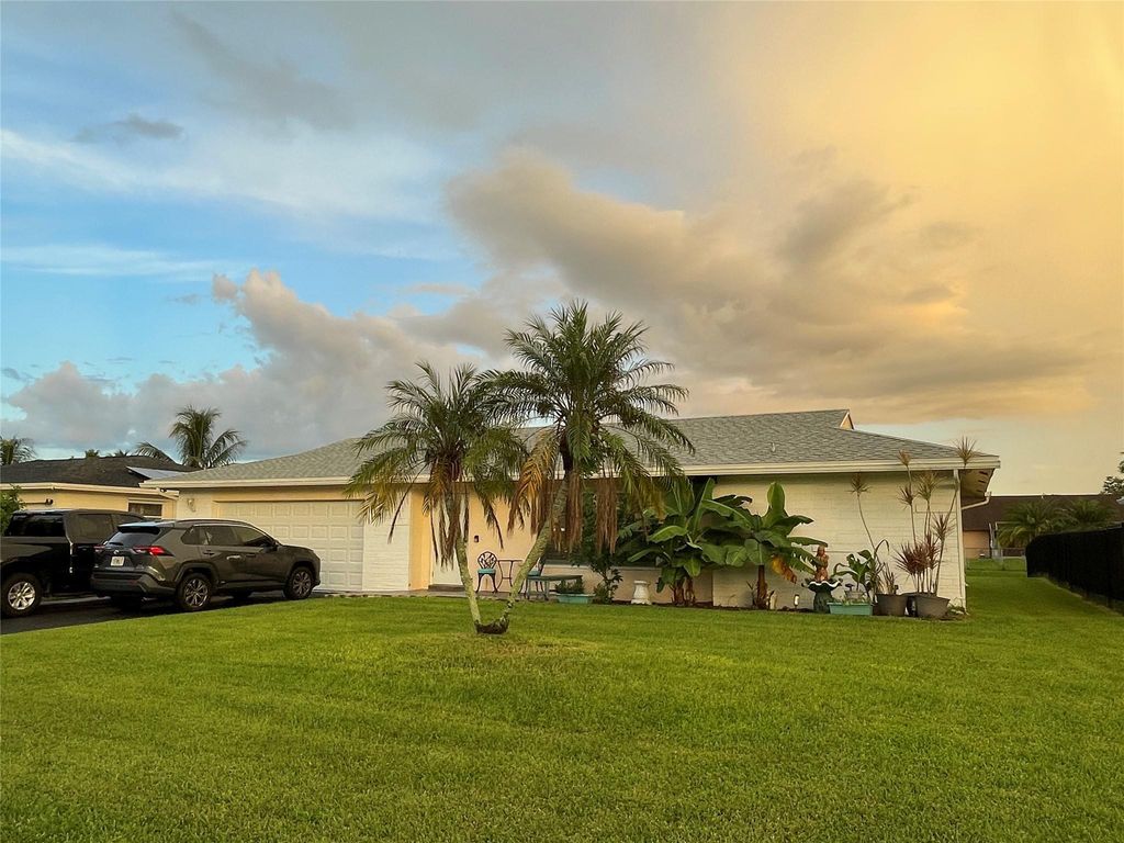 9208 NW 80th St, Tamarac, FL 33321