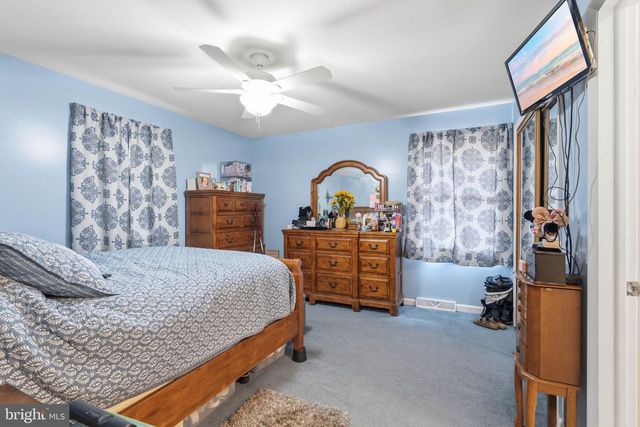 703 E BUTLER AVE, Vineland, NJ 08361