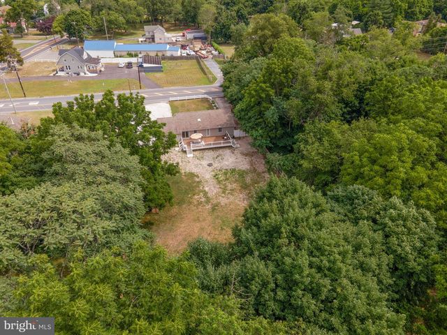 703 E BUTLER AVE, Vineland, NJ 08361
