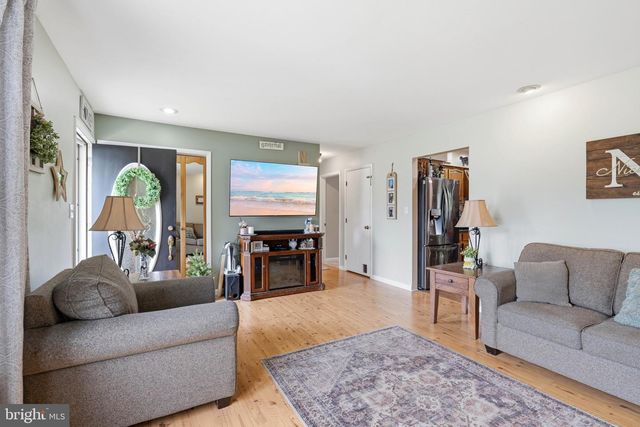 703 E BUTLER AVE, Vineland, NJ 08361