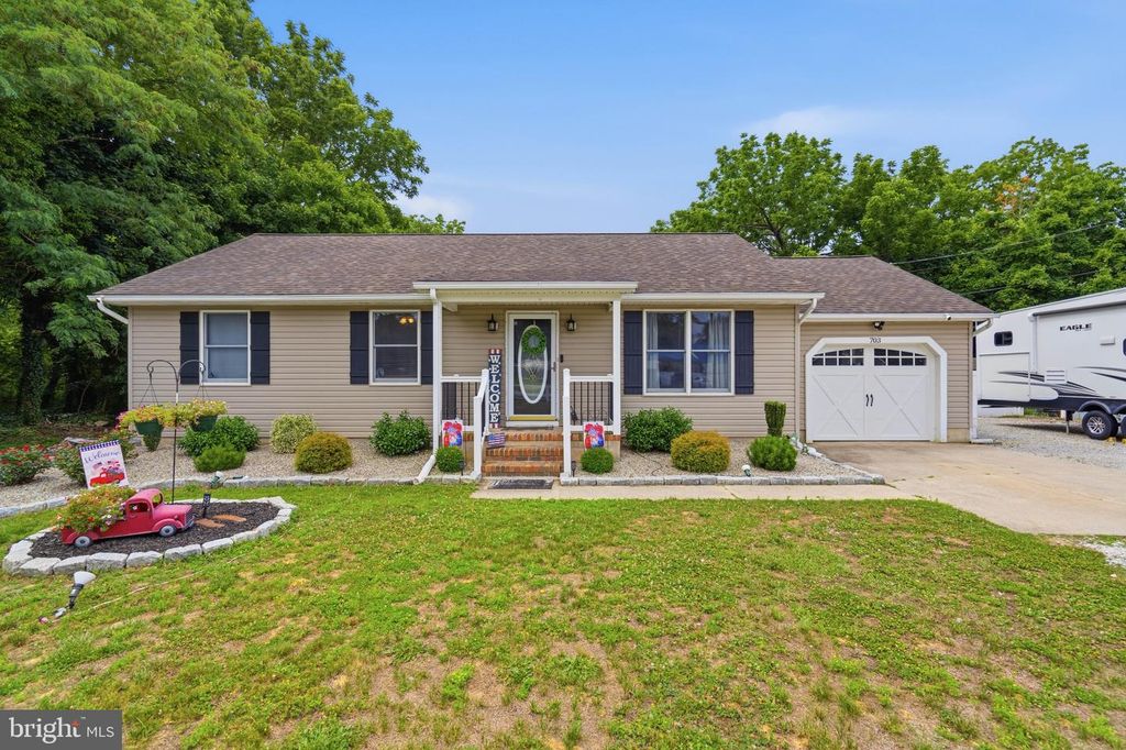 703 E BUTLER AVE, Vineland, NJ 08361