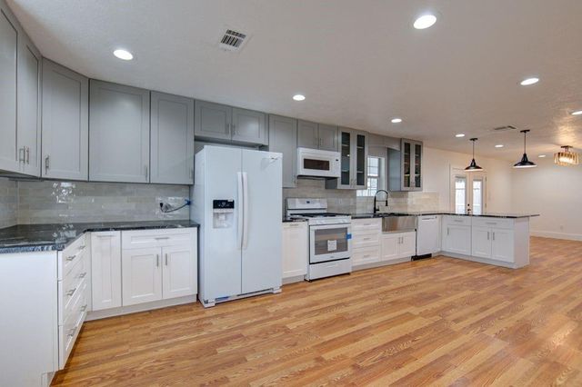 19403 Lake Hollow Lane, Houston, TX 77084