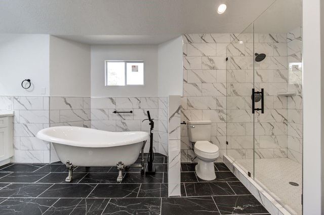 19403 Lake Hollow Lane, Houston, TX 77084