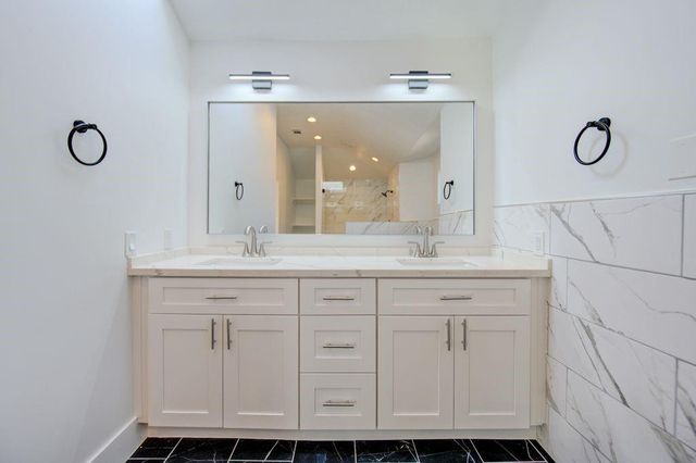 19403 Lake Hollow Lane, Houston, TX 77084