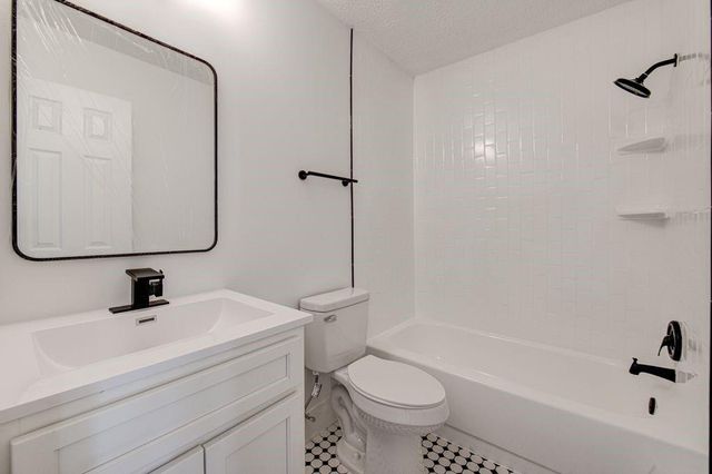 19403 Lake Hollow Lane, Houston, TX 77084