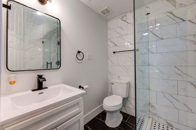 19403 Lake Hollow Lane, Houston, TX 77084