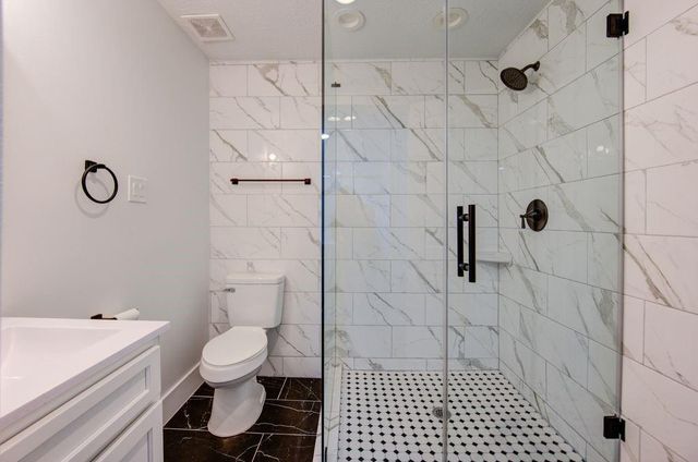 19403 Lake Hollow Lane, Houston, TX 77084