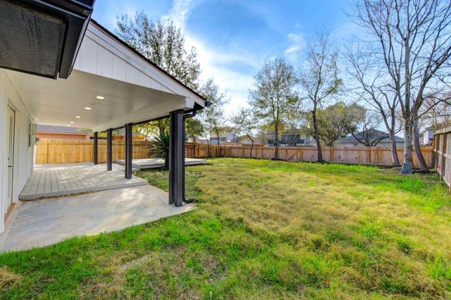 19403 Lake Hollow Lane, Houston, TX 77084