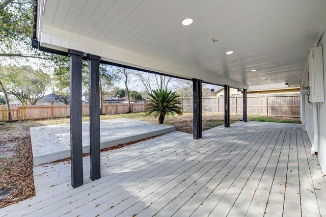 19403 Lake Hollow Lane, Houston, TX 77084