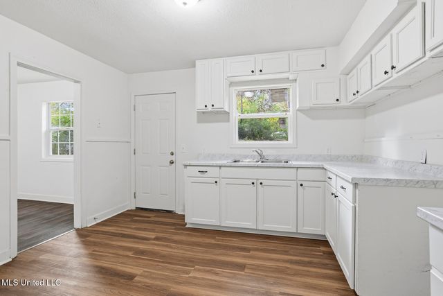 215 Windsor Drive, Jackson, MS 39209