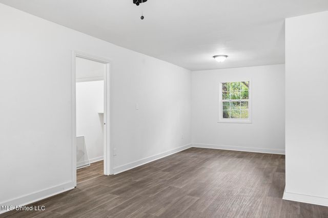 215 Windsor Drive, Jackson, MS 39209