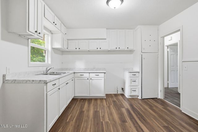 215 Windsor Drive, Jackson, MS 39209