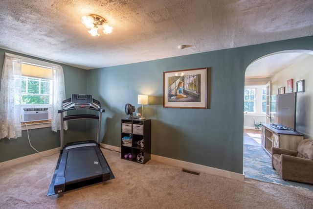 83 Tamworth Road, Tamworth, NH 03886