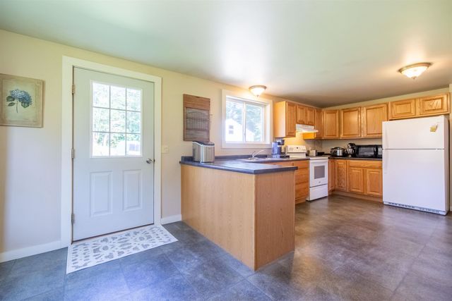 83 Tamworth Road, Tamworth, NH 03886