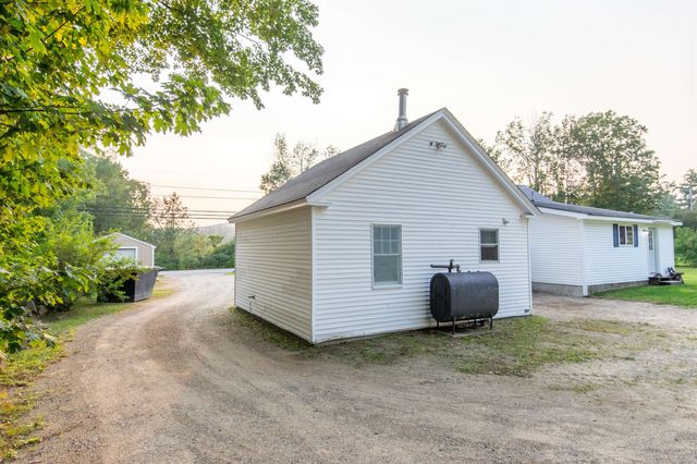83 Tamworth Road, Tamworth, NH 03886