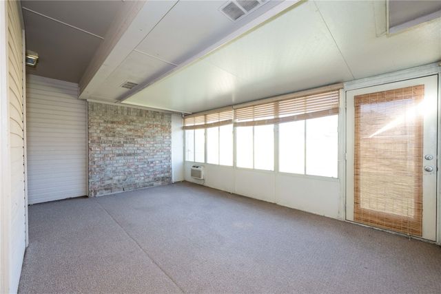 313 Pear Tree Place, Denton, TX 76207