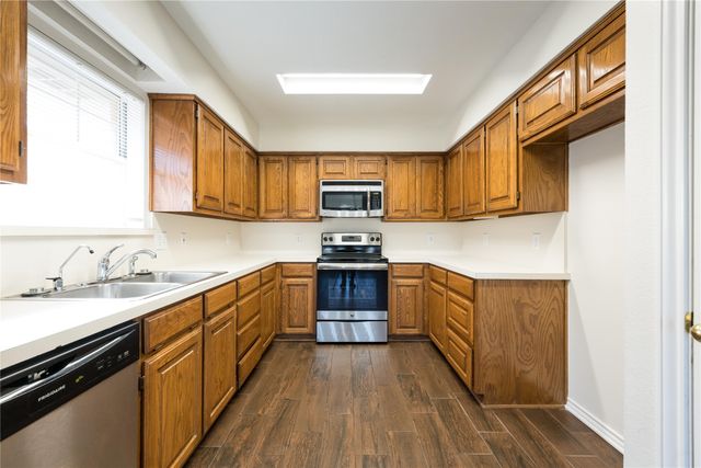 313 Pear Tree Place, Denton, TX 76207