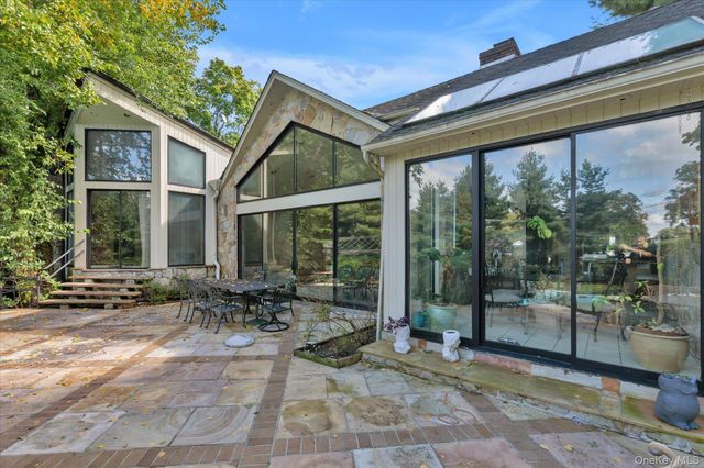 4 Broadlawn Avenue, Great Neck, NY 11024