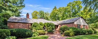 4 Broadlawn Avenue, Great Neck, NY 11024