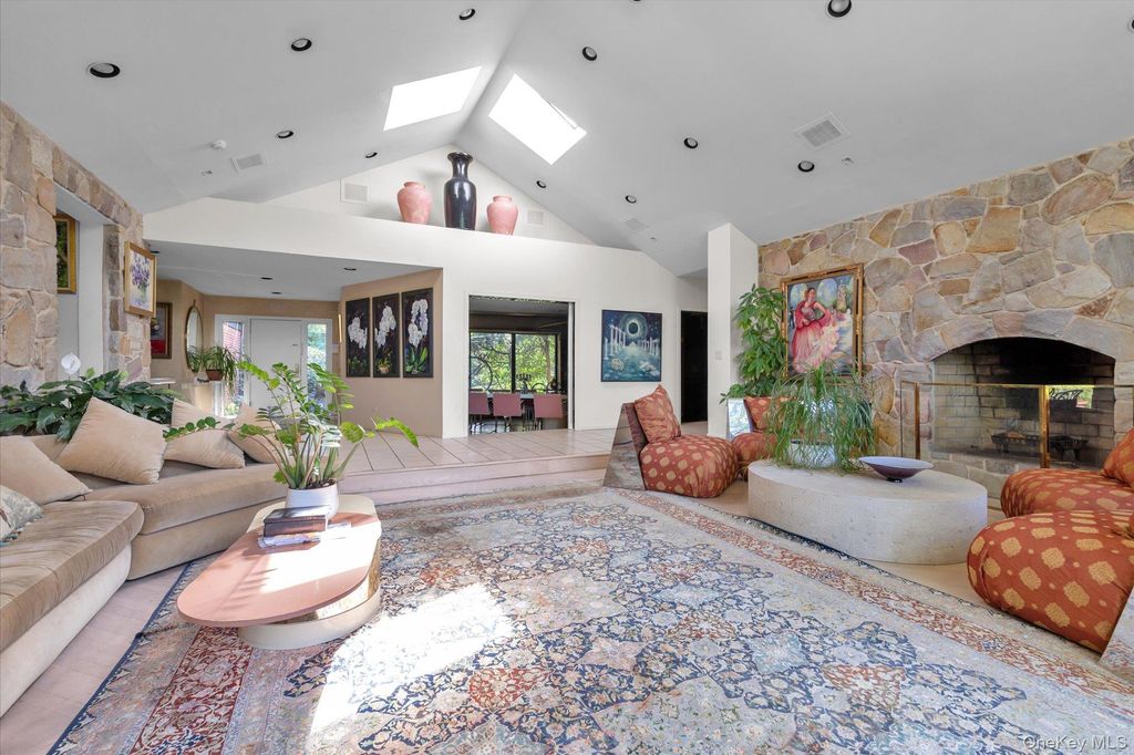 4 Broadlawn Avenue, Great Neck, NY 11024 — photo 4