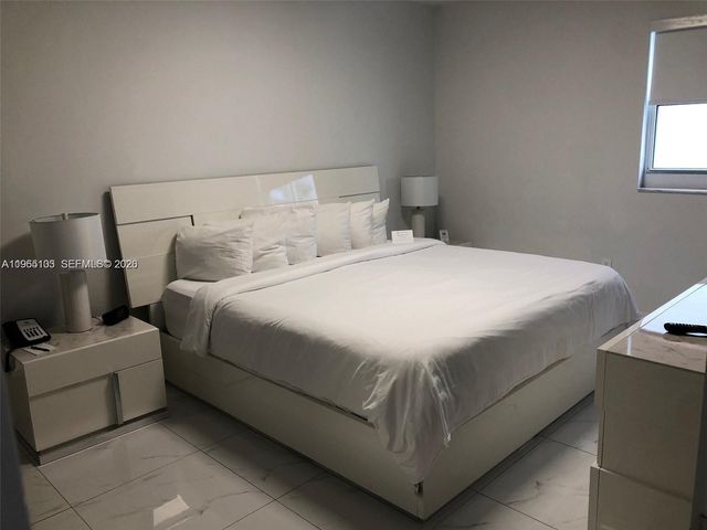 185 SE 14th Ter 2001, Miami, FL 33131