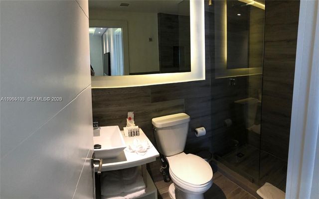 185 SE 14th Ter 2001, Miami, FL 33131