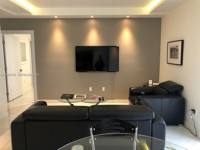 185 SE 14th Ter 2001, Miami, FL 33131