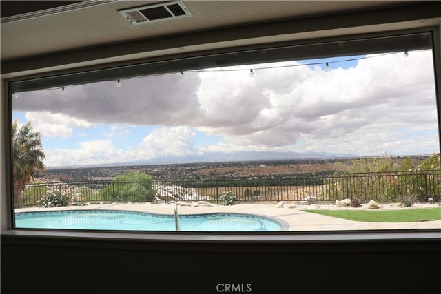 16324 Crown Valley, Apple Valley, CA 92307