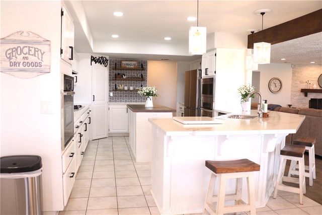 16324 Crown Valley, Apple Valley, CA 92307