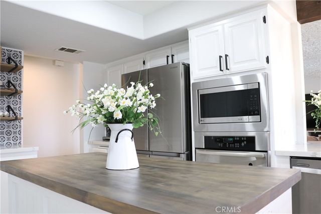 16324 Crown Valley, Apple Valley, CA 92307