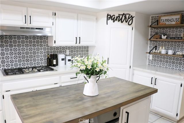 16324 Crown Valley, Apple Valley, CA 92307