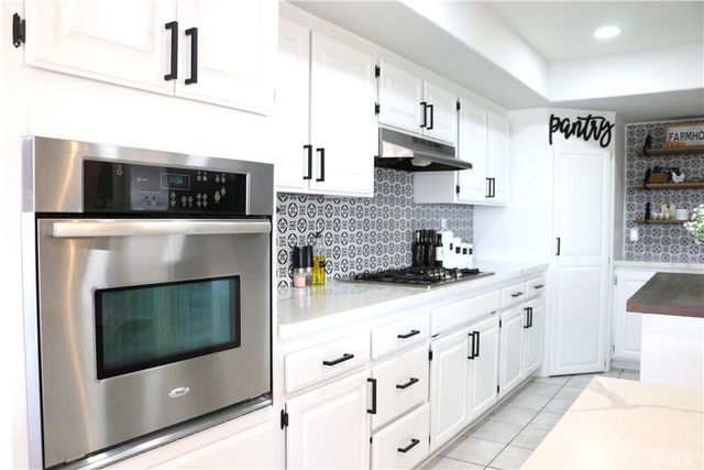 16324 Crown Valley, Apple Valley, CA 92307