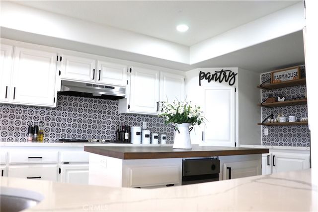 16324 Crown Valley, Apple Valley, CA 92307