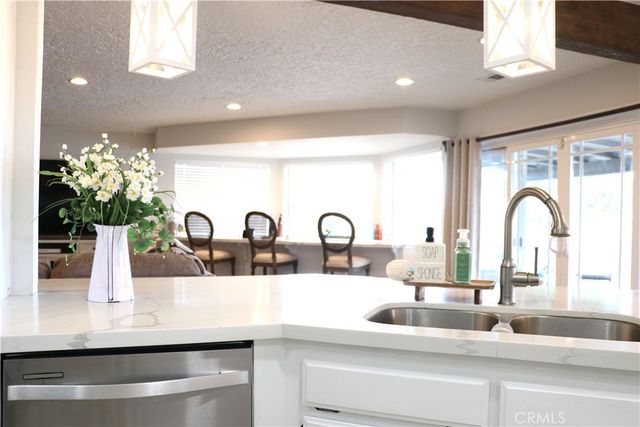 16324 Crown Valley, Apple Valley, CA 92307