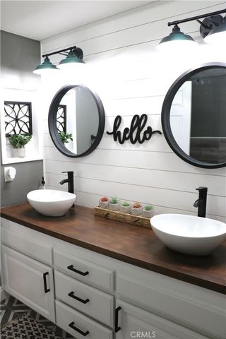 16324 Crown Valley, Apple Valley, CA 92307