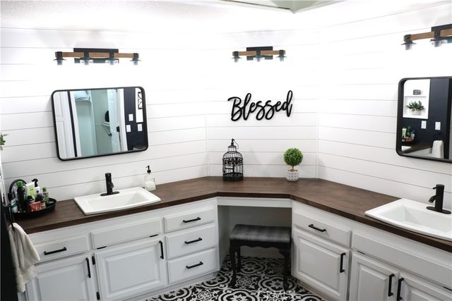 16324 Crown Valley, Apple Valley, CA 92307