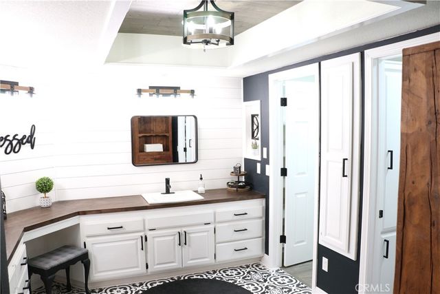 16324 Crown Valley, Apple Valley, CA 92307