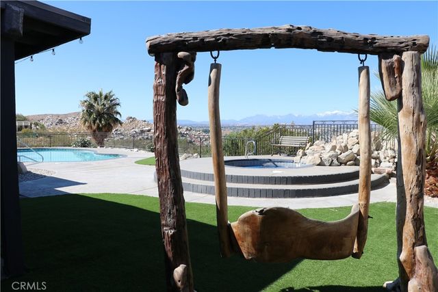 16324 Crown Valley, Apple Valley, CA 92307