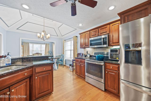 6803 Brighton Springs Ln, Louisville, KY 40291