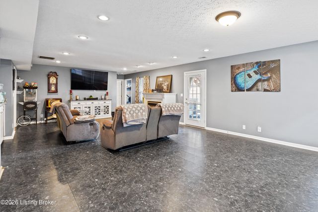 6803 Brighton Springs Ln, Louisville, KY 40291